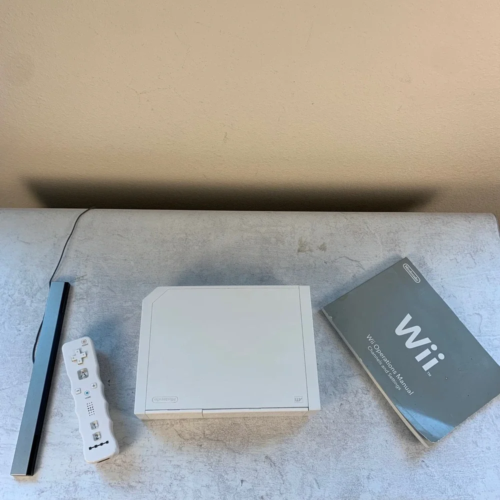 Nintendo Wii RVL-001 Console Bundle Remote Sensor Bar Untested No Power Cord